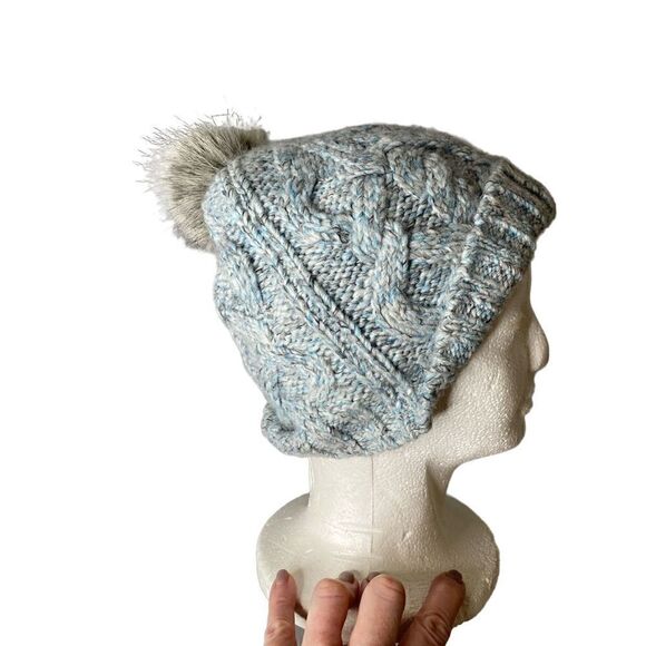 Banana Republic all over grey cable knit beanie Pom Pom - Picture 2 of 8
